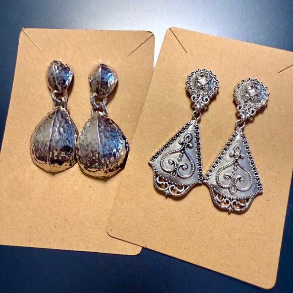 Vintage Pair of Avon Silver Tone Drop Earrings - Picture 1 of 15